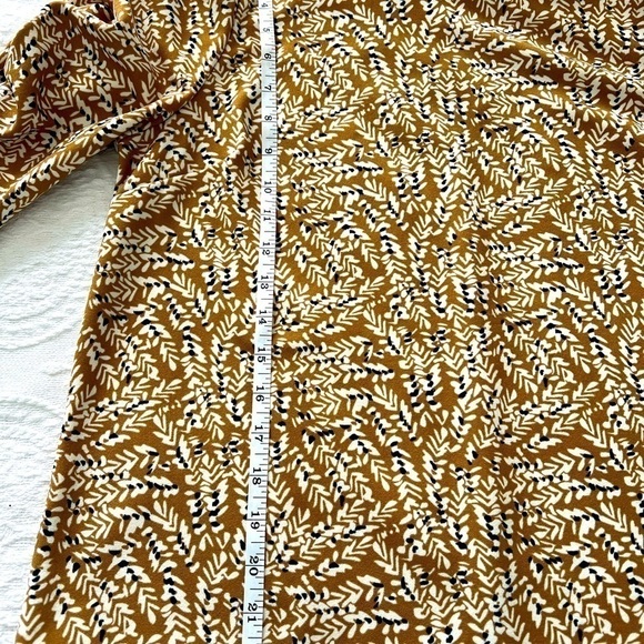 MELLODAY: NWOT Women’s brown round neckline blouse with white and black. Size M - Picture 11 of 15